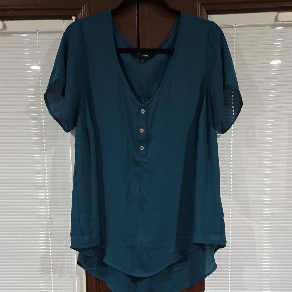 Torrid Sz 0  Teal V-Neck Blouse with Buttons